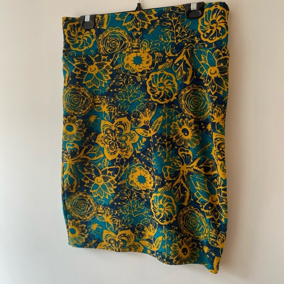 3/$25 ♻️ Lularoe butterfly/floral Skirt Large 💛 - Picture 1 of 5